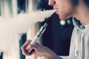Mdico deve notificar doena relacionada ao uso de dispositivo eletrnico para fumar (DEF)