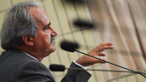 "No viro mdicos portugueses e espanhis. Viro cubanos", diz presidente do CFM