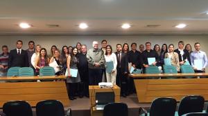 Cerimnia de entrega de carteiras a 25 novos mdicos em Londrina