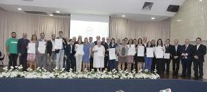 Dezenove escolas mdicas recebem certificado de sistema de acreditao do CFM e Abem