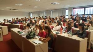 Vice-presidente do CRM ministra aula sobre reproduo assistida para alunos da PUC