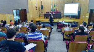 Palestra sobre atestados e declaraes rene mdicos e estudantes em Maring