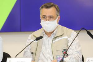 Vacina e informao clara vo ajudar o Paran a sair da pandemia, diz secretrio da Sade