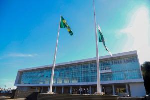 Governo decreta luto oficial em razo das mais de 30 mil vtimas da Covid-19 no Paran