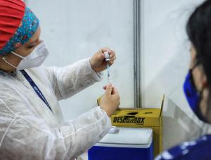 Paran ultrapassa 8 milhes de doses aplicadas, terceiro estado que mais imunizou sua populao
