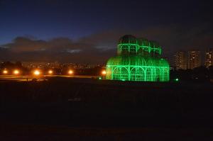 Estufa do Botnico ganha iluminao verde pela segurana no trabalho