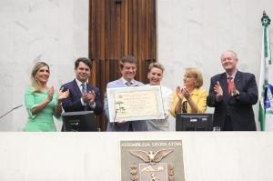 Referncia internacional, neurocirurgio Ricardo Ramina recebe ttulo de Cidado Benemrito do PR