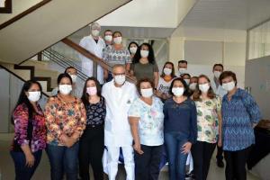 Colegas de trabalho prestam homenagem na despedida de cardiologista do servio pblico aps 35 anos