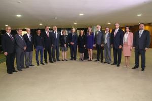 Governo federal homenageia 12 mdicos por servios prestados  sade