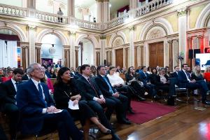 Cmara Municipal de Curitiba realiza sesso solene para homenagear mdicos na data comemorativa