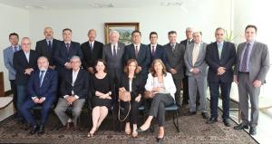 Em visita ao Paran, cpula diretiva do Conselho Federal de Medicina  recebida no Palcio Iguau