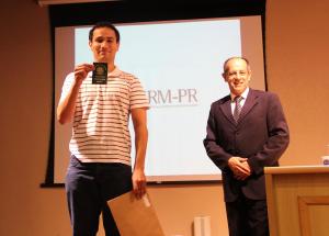 Recm-formados recebem carteira profissional em Curitiba