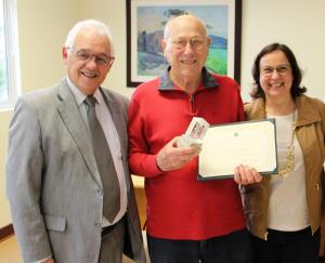 CRM-PR presta homenagem a mdico pioneiro de Colombo