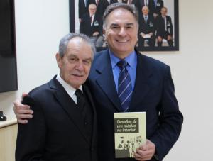 Disponvel verso digital do livro "Desafios de um mdico no interior"