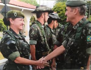 A mdica paranaense que pode se transformar na primeira mulher General do Exrcito