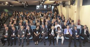 Mdicos formados pela UFPR em 1973 homenageados na segunda cerimnia de entrega do Diploma de Mrito