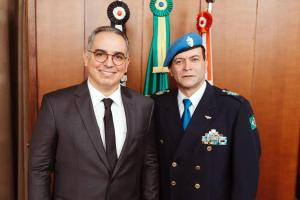 Neurocirurgio do HU de Londrina  condecorado pelas Foras Internacionais de Paz da ONU