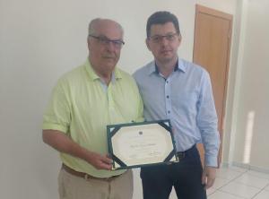 Diploma de Mrito tico a mdico de Dois Vizinhos