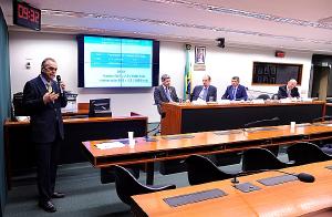 Representante do CFM denuncia, na Cmara, defasagem da Tabela SUS