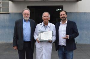 Mdico de Camb recebe voto de congratulaes da Assembleia pelos 50 anos de Medicina