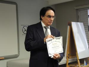 Professor homenageado pelos 36 anos dedicados ao complexo HC