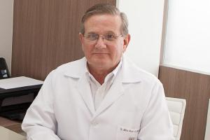 Pesar o falecimento do médico Milton Mäder de Bittencourt Júnior (CRM-PR 4.092), de Curitiba