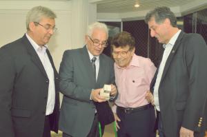 Mdico de Cascavel homenageado pelos 50 anos dedicados  profisso