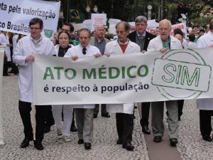 Mdicos e estudantes de Medicina do exemplo de cidadania