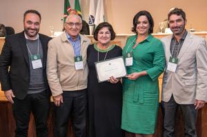 De famlia de geraes de mdicos, endocrinologista de Ponta Grossa recebe Diploma de Mrito tico