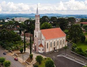 A homenagem aos pioneiros na passagem dos 116 anos de Prudentópolis, a Pequena Ucrânia
