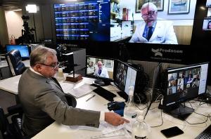 Senado Federal homenageia mdicos brasileiros em sesso especial solene