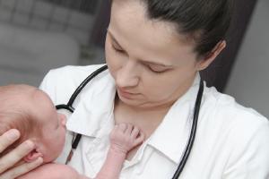 Esclarecimentos aos mdicos sobre gestantes que querem disponibilizar filhos para adoo