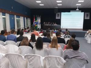 Julgamento tico simulado rene 101 participantes em Medianeira