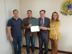 Diplomado com mrito tico, Dr. Luiz Jos Arns concentrou carreira profissional no PR e SC