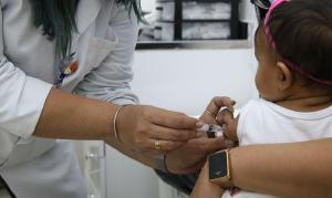 Vacinação infantil: campanha nacional mira poliomielite e outras doenças