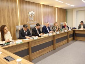 Conselheiros federais promovem ações de esclarecimento sobre publicidade médica no CRM-PR