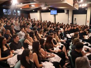 CRM-PR sedia Cerim�nia do Jaleco Branco a 56 alunos da Faculdades Pequeno Pr�ncipe