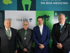 CRM-PR entrega Medalha de Lucas a médicos com trajetórias dedicadas à Medicina e à sociedade