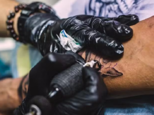 CFM probe anestesia para tatuagens e refora compromisso com segurana do paciente