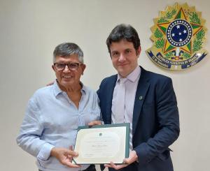 Radiologista pioneiro de Campo Mouro, Dr. Marcos Corpa recebe Diploma de Mrito tico