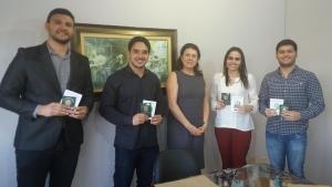 Quatro novos mdicos recebem a carteira profissional em Umuarama