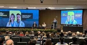Centralidade da medicina na sade  tema de conferncia conduzida por mdico desembargador do TJPR