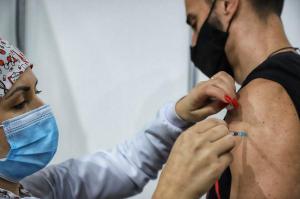 Paran atinge marca de 9 milhes de doses aplicadas contra a Covid-19