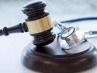 Mdico que trabalha em sala de cirurgia com aparelho de raio-x receber periculosidade