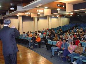 Vice-presidente do Conselho debate sobre mercado de trabalho com futuros mdicos