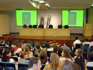 Solenidade de entrega de carteiras no CRM-PR