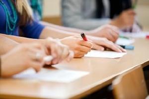 Prefeituras de Santa Amlia e Piraquara abrem processos seletivos com vagas para mdico