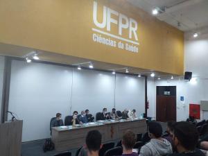 Julgamento simulado rene 53 estudantes de Medicina da UFPR, conselheiros e advogados do CRM-PR