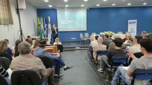 Presidente do CRM-PR realiza palestra em aula inaugural do curso de Medicina da UENP