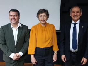 Estudantes de Medicina da UniCesumar participam de palestra sobre ética profissional